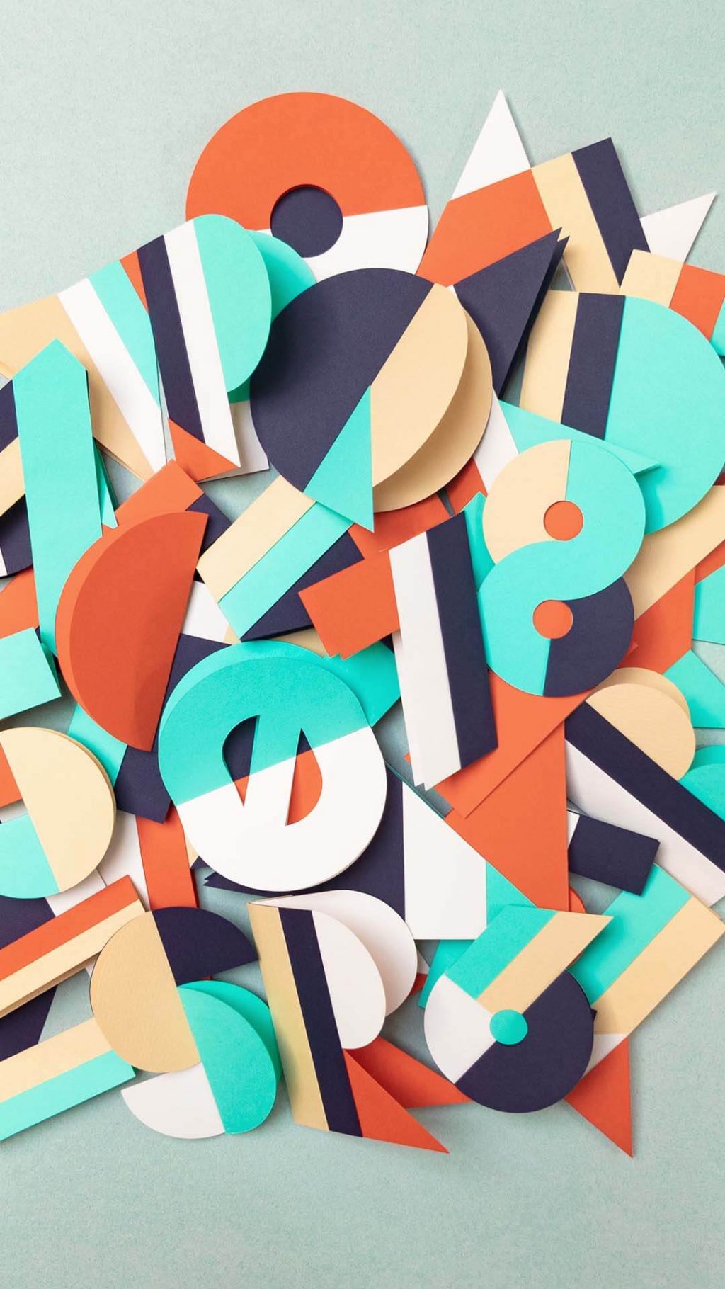 Tas de lettres en papier coloré