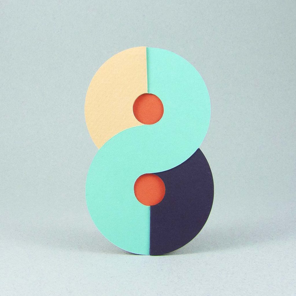 Chiffre 8 en papier coloré