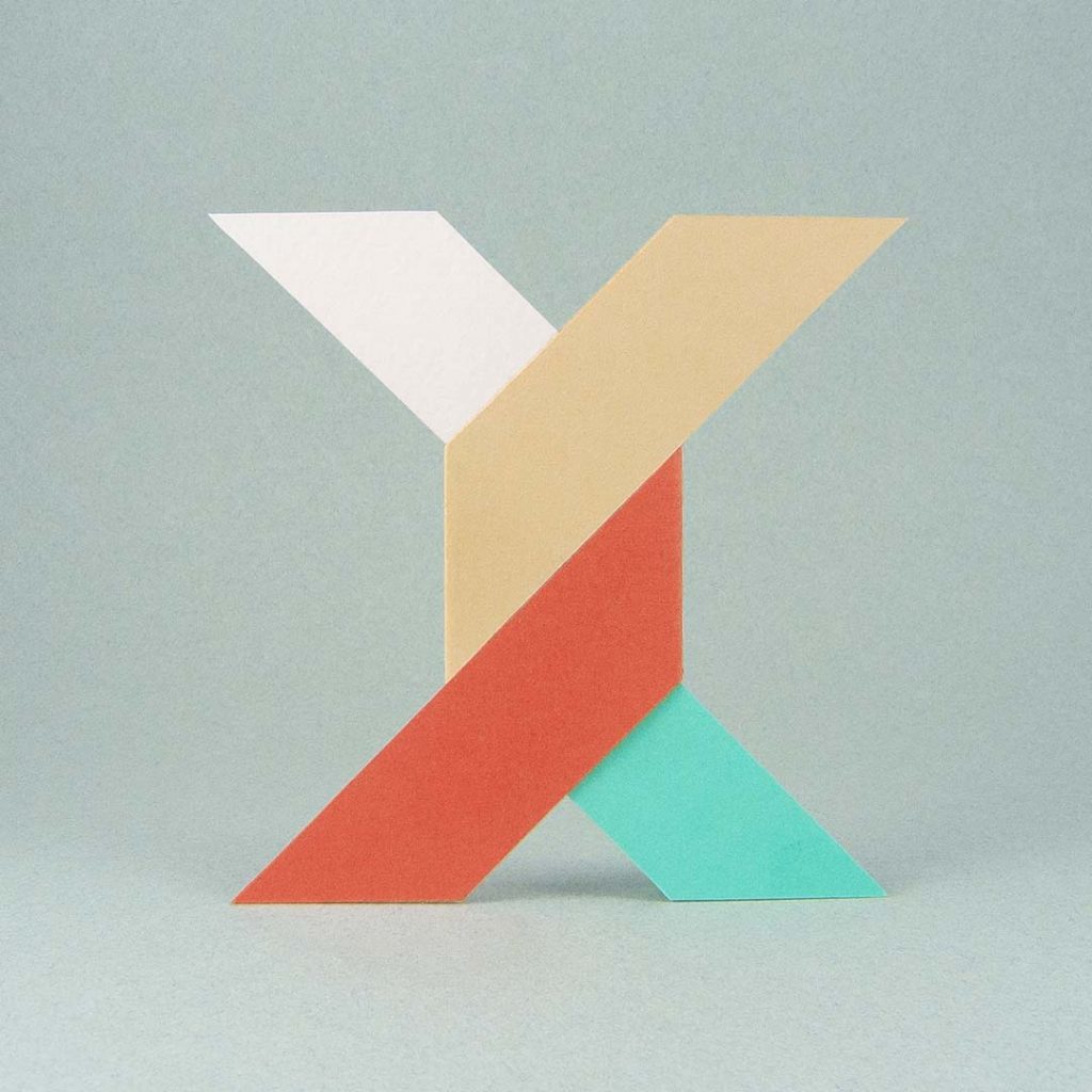 Lettre X en papier coloré